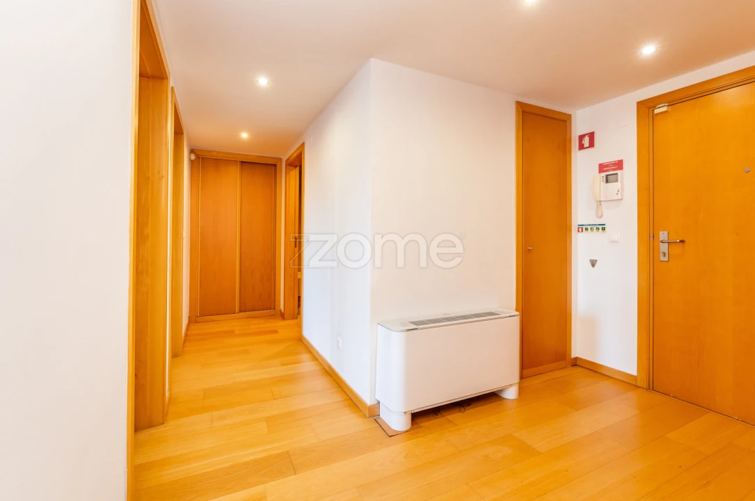 Apartamento T1 para Venda em Parque das Nações Foto 6
