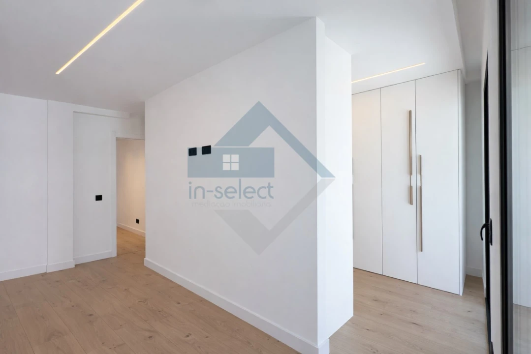 Moradia T3 para Venda em Quelfes Foto 26