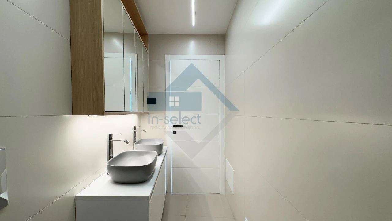 Moradia T3 para Venda em Quelfes Foto 30