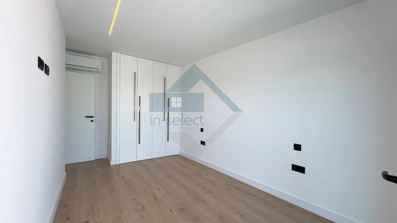 Moradia T3 para Venda em Quelfes Foto 35