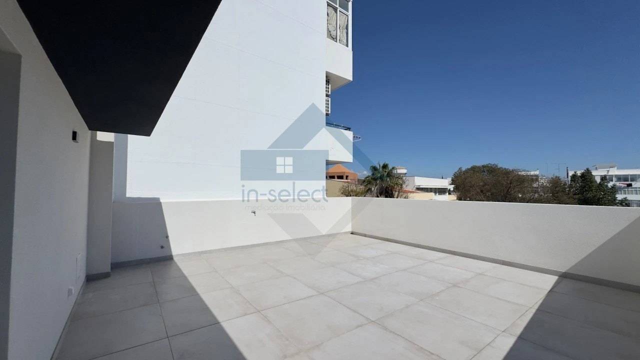 Moradia T3 para Venda em Quelfes Foto 40