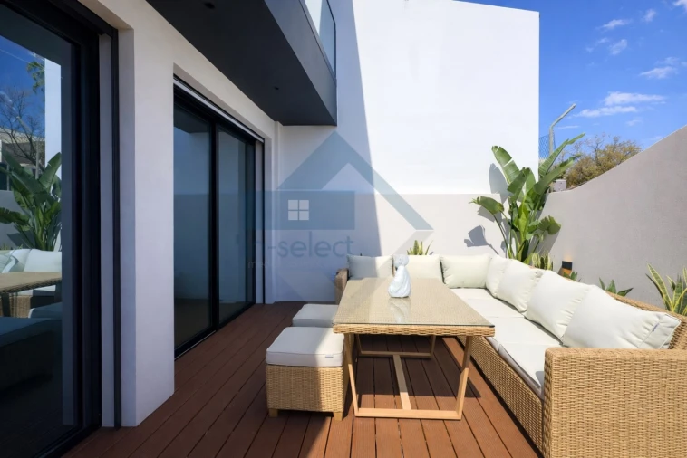 Moradia T3 para Venda em Quelfes Foto 11