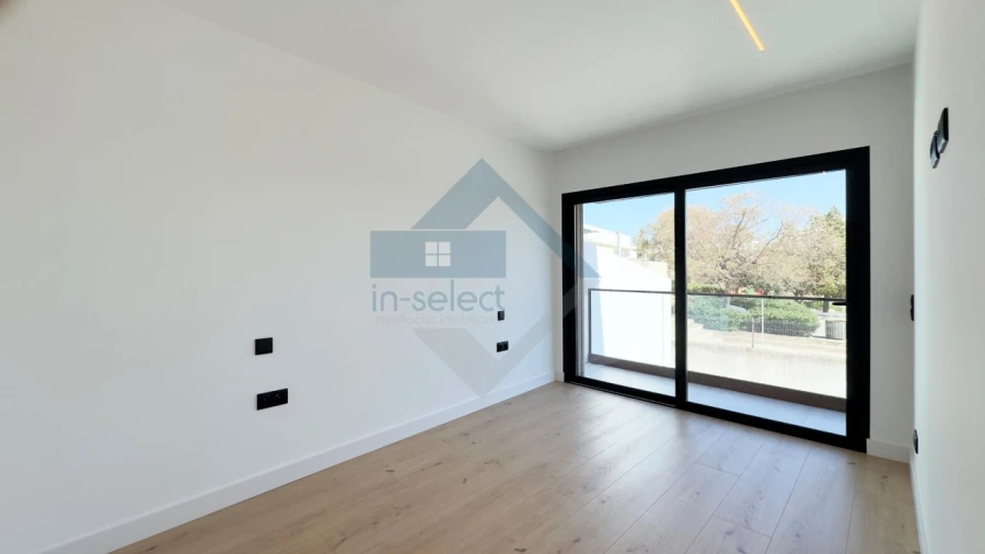 Moradia T3 para Venda em Quelfes Foto 34