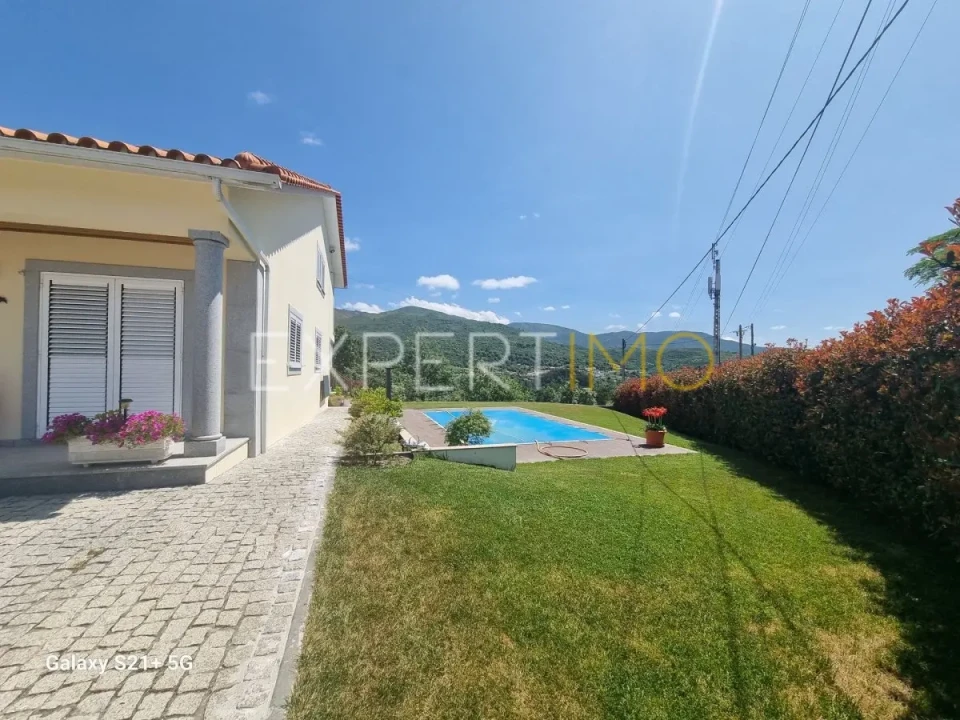 Moradia T5 para Venda em Aldeias e Mangualde da Serra Foto 10