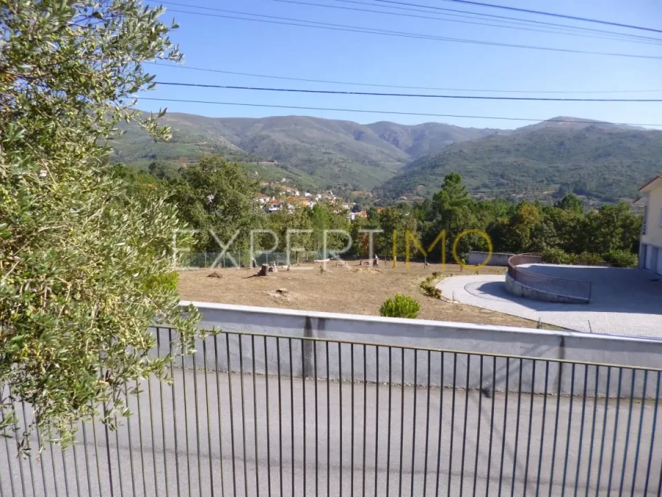 Moradia T5 para Venda em Aldeias e Mangualde da Serra Foto 2