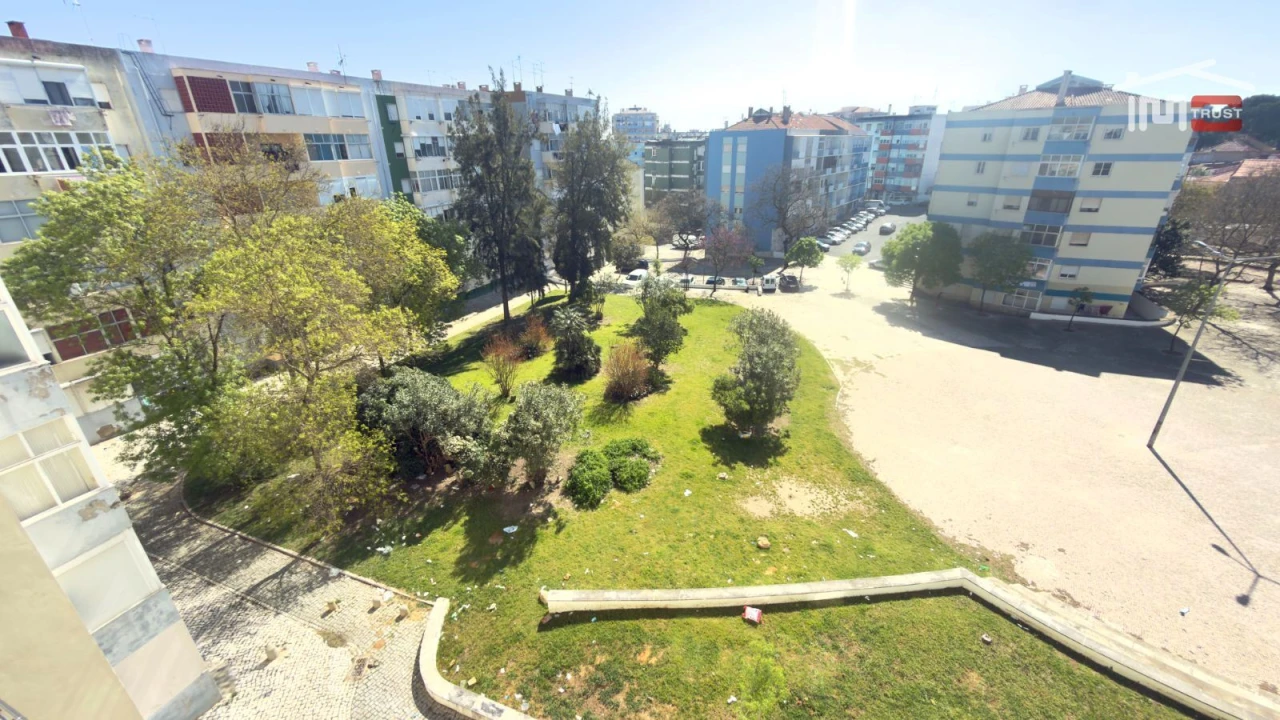 Apartamento T3 para Venda em Laranjeiro e Feijó Foto 23