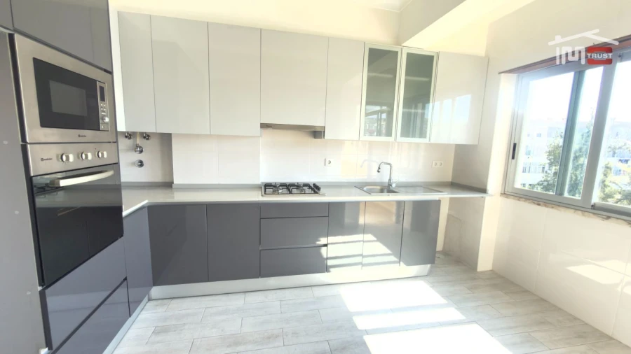 Apartamento T3 para Venda em Laranjeiro e Feijó Foto 2