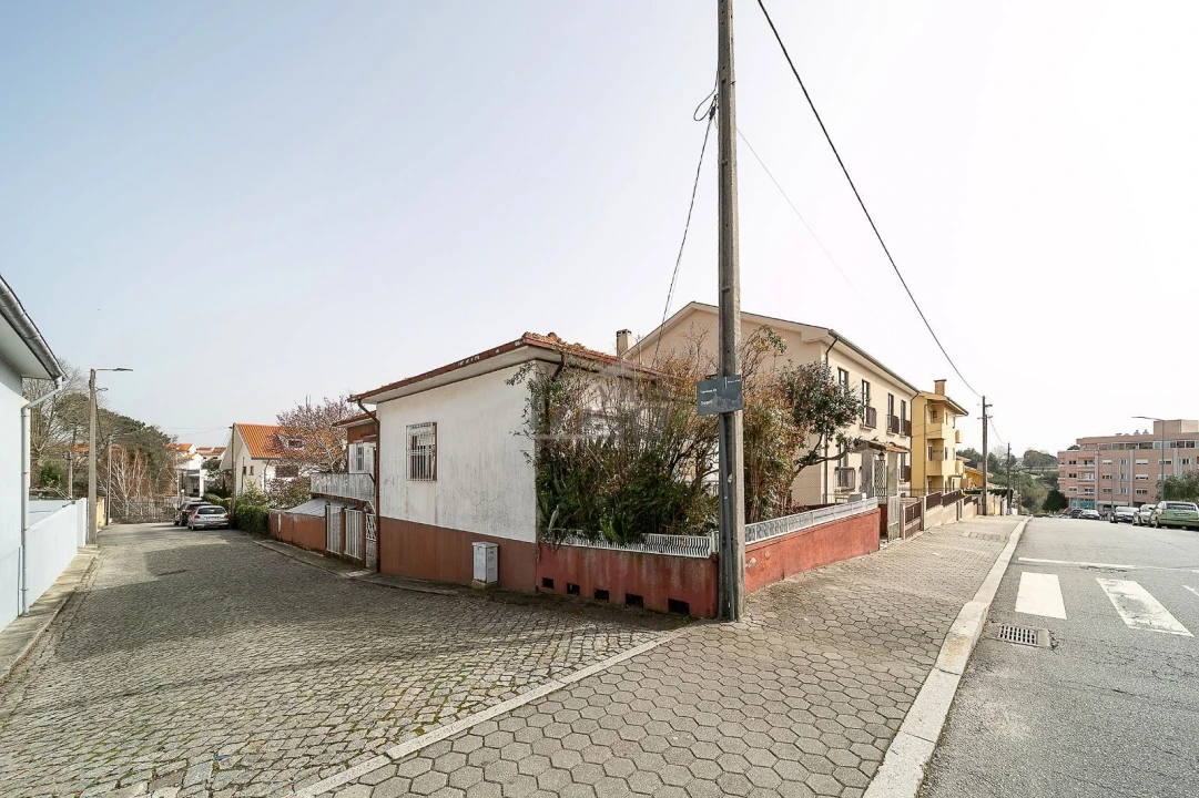 Moradia T4 para Venda em Oliveira do Douro Foto 2