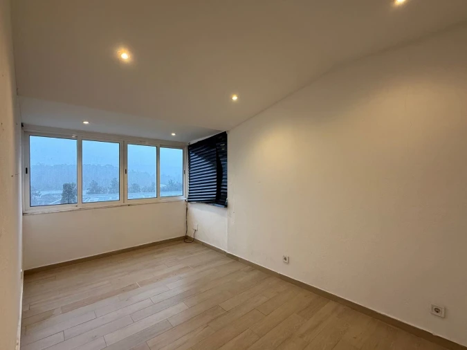 Apartamento T2 para Venda em Queluz e Belas Foto 1