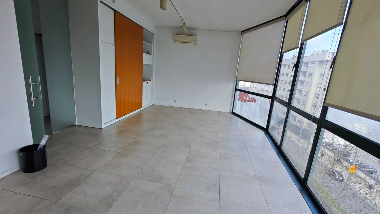 Escritório para Arrendamento em Mafamude e Vilar do Paraíso Foto 2