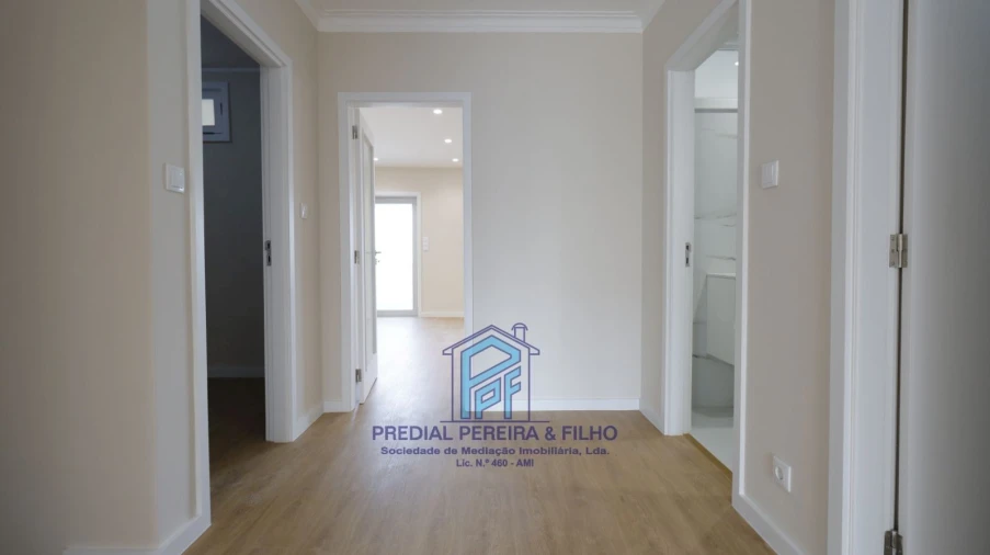 Apartamento T5 para Venda em Cidade da Maia Foto 12