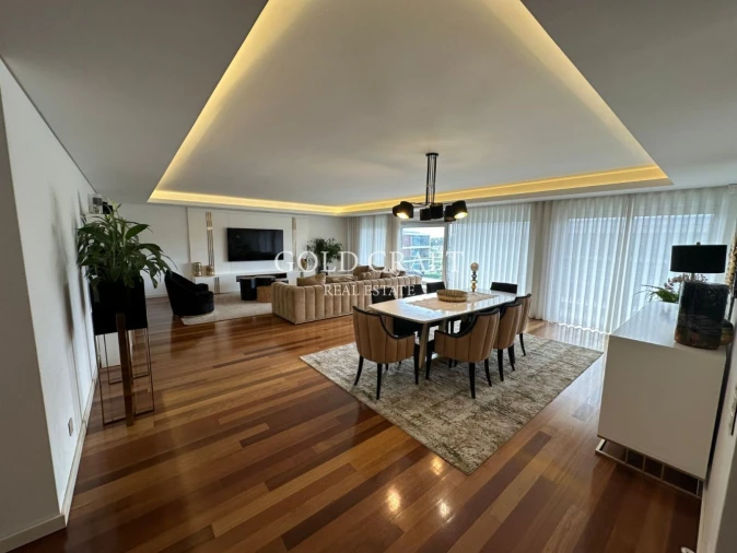 Apartamento T4 para Venda em Sacavém e Prior Velho Foto 4