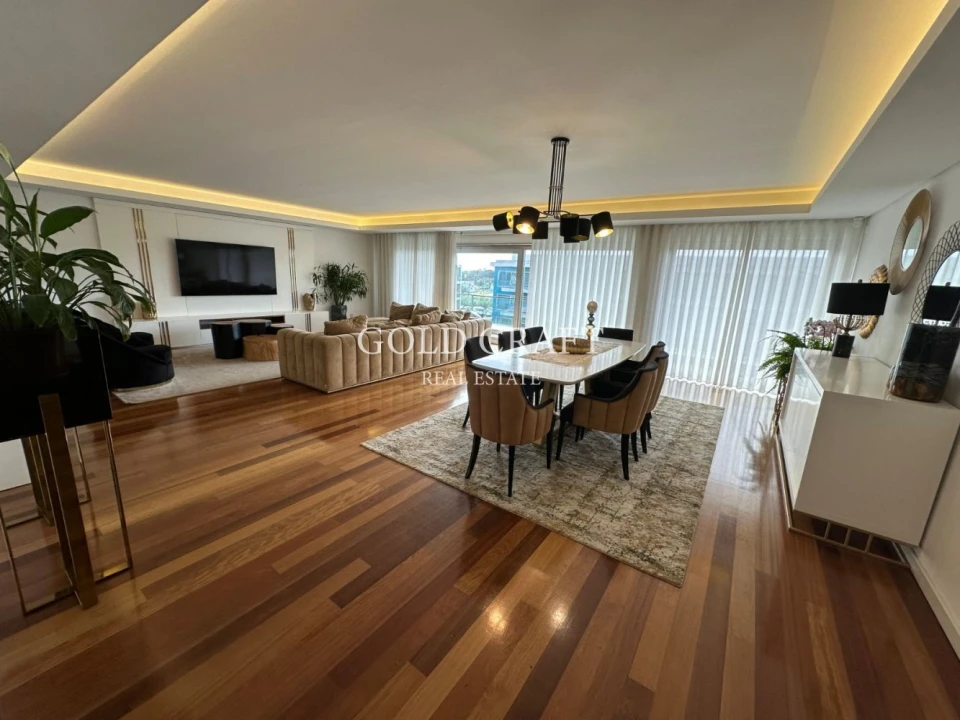 Apartamento T4 para Venda em Sacavém e Prior Velho Foto 7