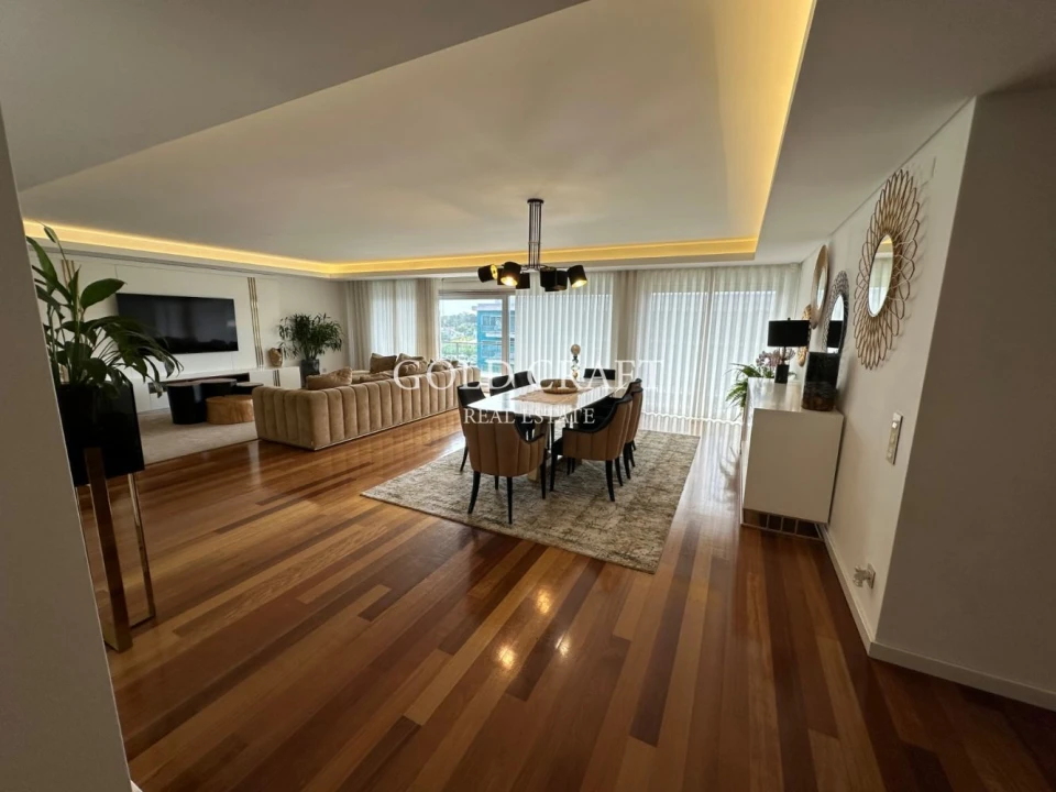 Apartamento T4 para Venda em Sacavém e Prior Velho Foto 5