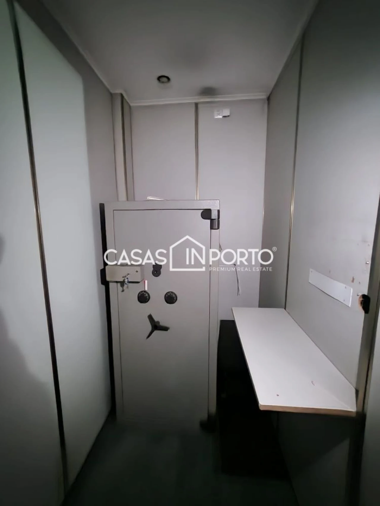 Loja para Arrendamento em Cedofeita, Santo Ildefonso, Sé, Miragaia, São Nicolau e Vitória Foto 9