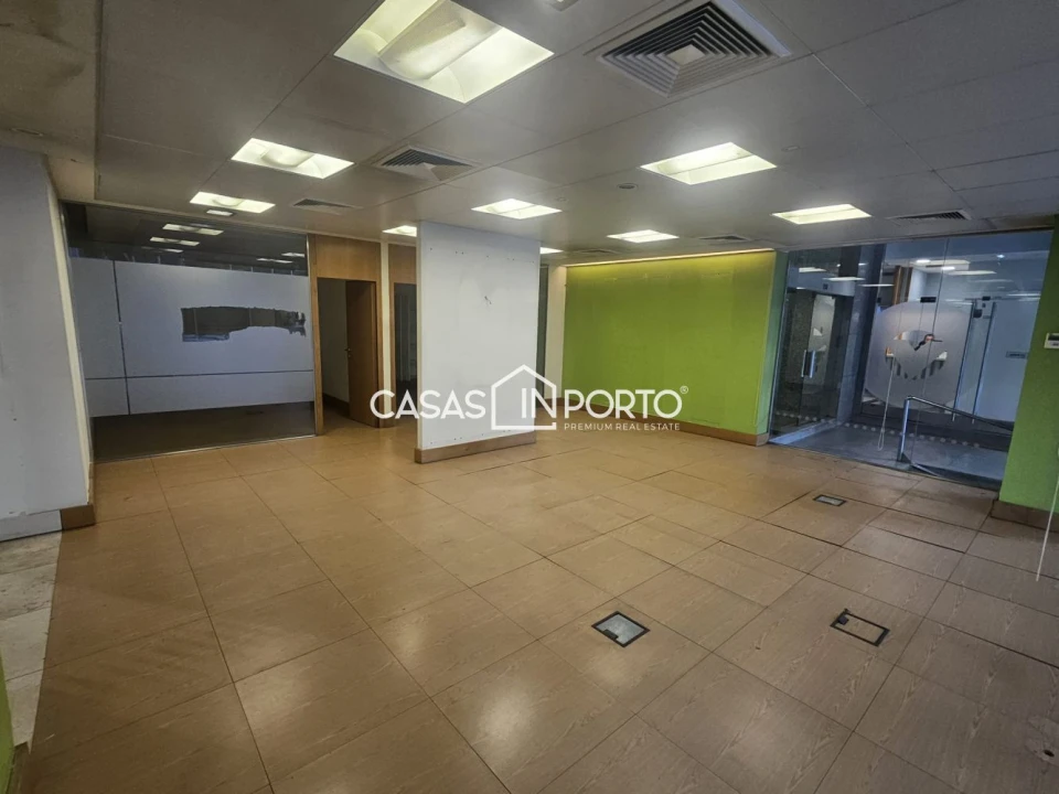 Loja para Arrendamento em Cedofeita, Santo Ildefonso, Sé, Miragaia, São Nicolau e Vitória Foto 10