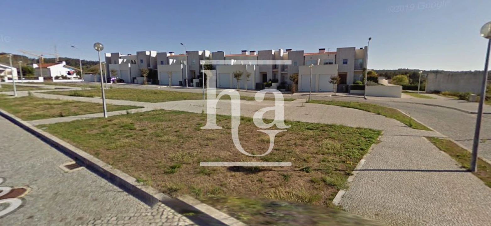 Terreno para Venda em Castêlo da Maia Foto 2