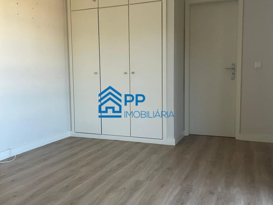 Apartamento T4 para Venda em Pedroso e Seixezelo Foto 36