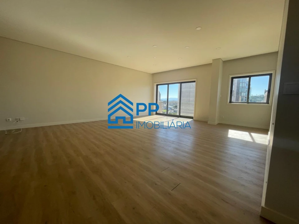 Apartamento T4 para Venda em Pedroso e Seixezelo Foto 3