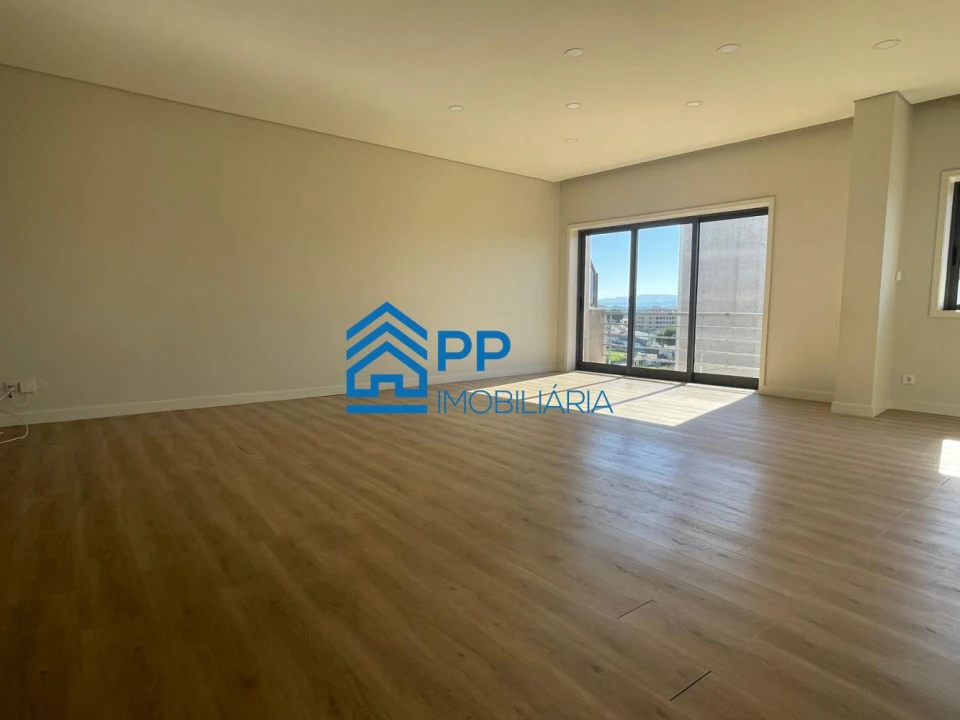 Apartamento T4 para Venda em Pedroso e Seixezelo Foto 1