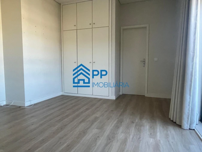Apartamento T4 para Venda em Pedroso e Seixezelo Foto 24