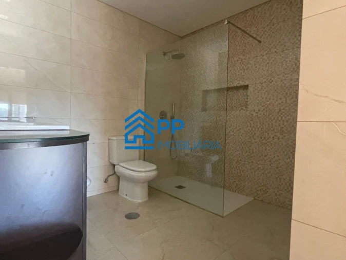 Apartamento T4 para Venda em Pedroso e Seixezelo Foto 44