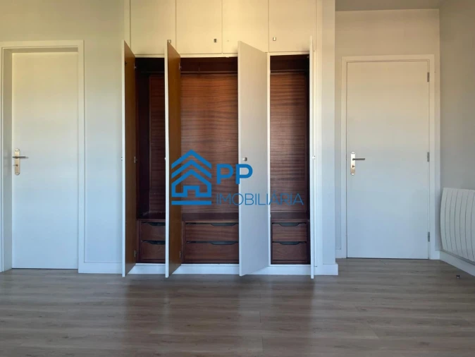 Apartamento T4 para Venda em Pedroso e Seixezelo Foto 34