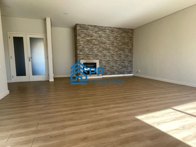 Apartamento T4 para Venda em Pedroso e Seixezelo Foto 4