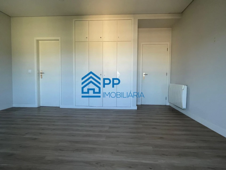 Apartamento T4 para Venda em Pedroso e Seixezelo Foto 26