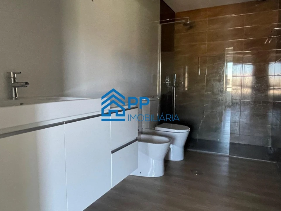 Apartamento T4 para Venda em Pedroso e Seixezelo Foto 31