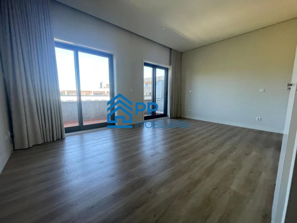 Apartamento T4 para Venda em Pedroso e Seixezelo Foto 32