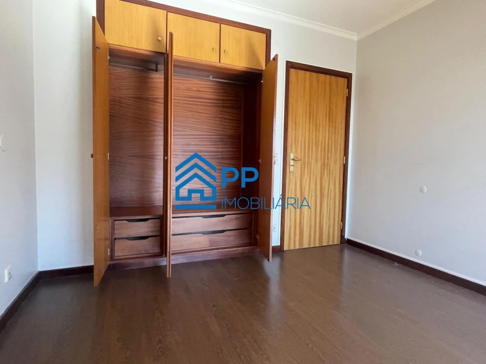 Apartamento T4 para Venda em Pedroso e Seixezelo Foto 17