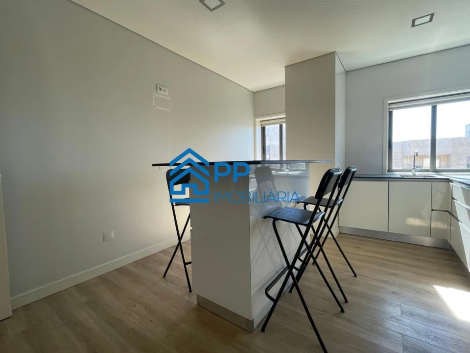 Apartamento T4 para Venda em Pedroso e Seixezelo Foto 11