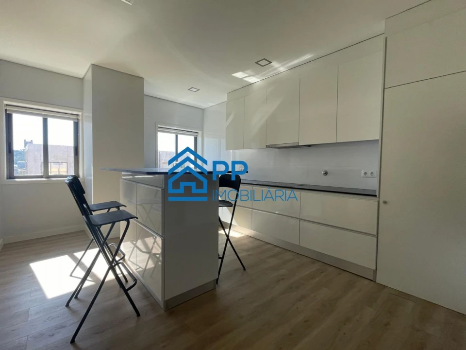 Apartamento T4 para Venda em Pedroso e Seixezelo Foto 13