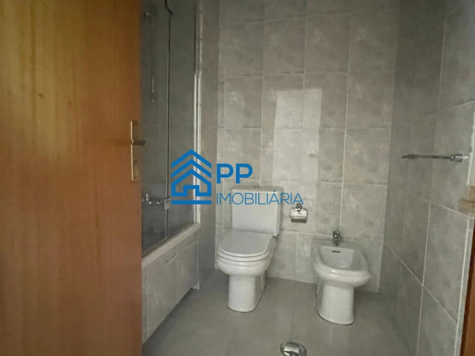 Apartamento T4 para Venda em Pedroso e Seixezelo Foto 47