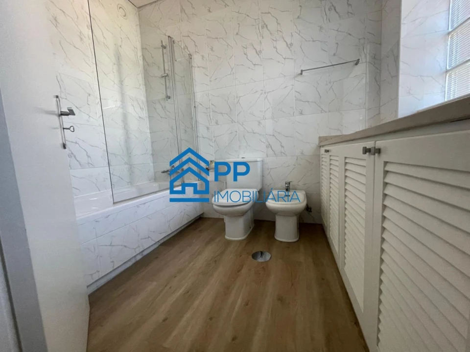 Apartamento T4 para Venda em Pedroso e Seixezelo Foto 20