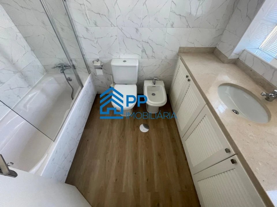 Apartamento T4 para Venda em Pedroso e Seixezelo Foto 29
