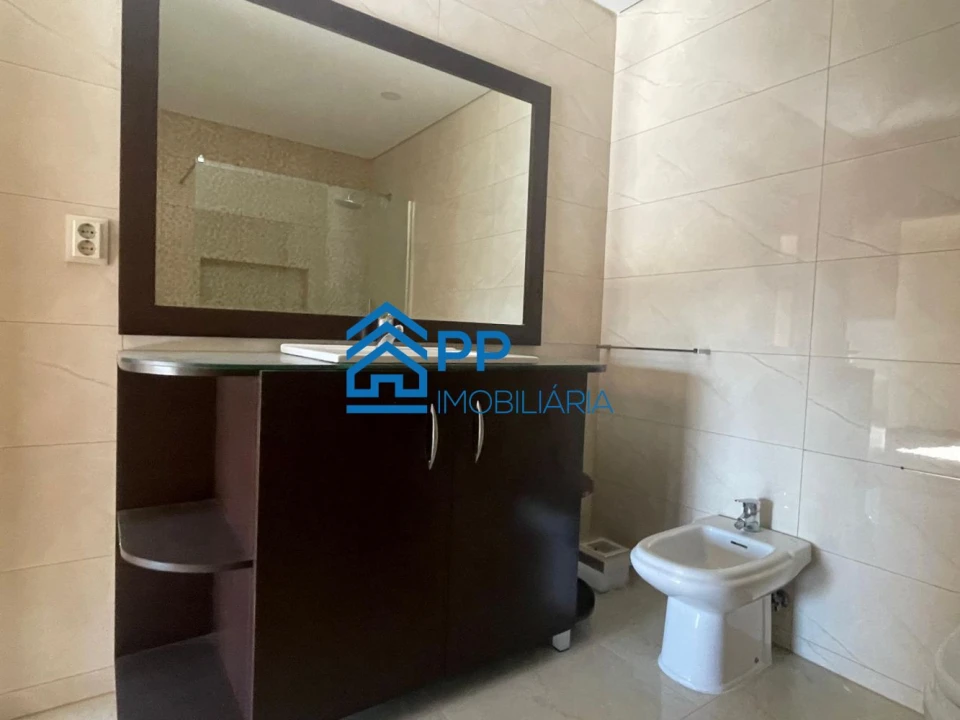 Apartamento T4 para Venda em Pedroso e Seixezelo Foto 49