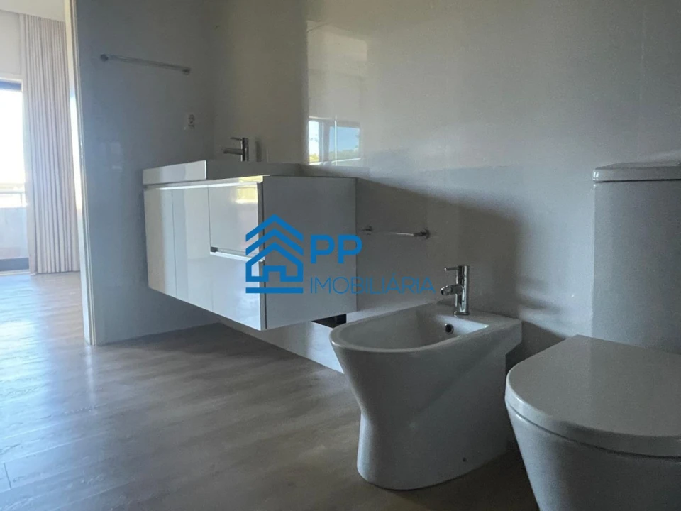 Apartamento T4 para Venda em Pedroso e Seixezelo Foto 25