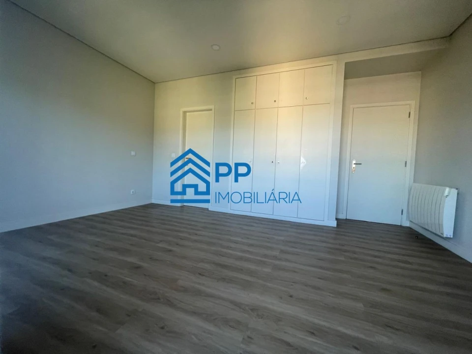Apartamento T4 para Venda em Pedroso e Seixezelo Foto 23