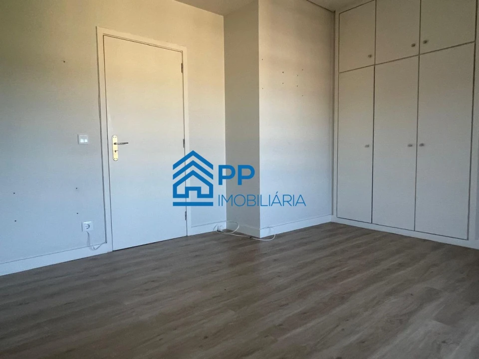 Apartamento T4 para Venda em Pedroso e Seixezelo Foto 28