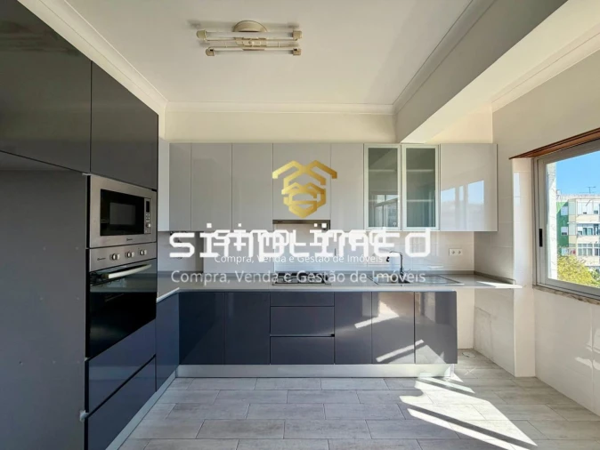 Apartamento T3 para Venda em Laranjeiro e Feijó Foto 1