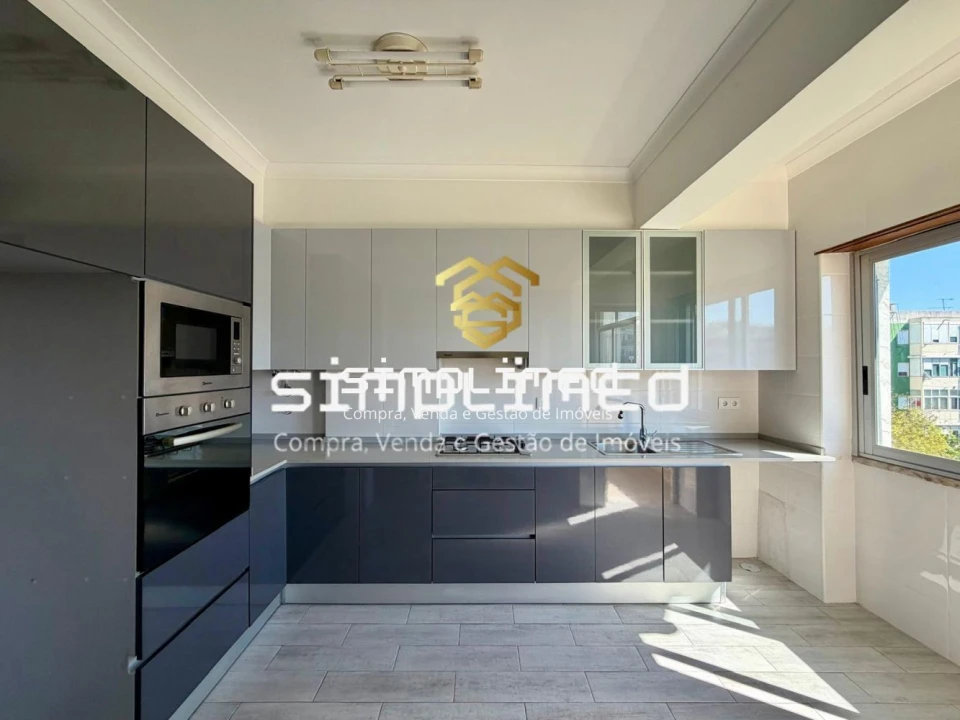 Apartamento T3 para Venda em Laranjeiro e Feijó Foto 1