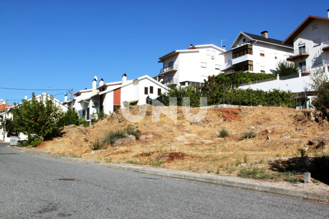 Terreno para Venda em Teixoso e Sarzedo Foto 1