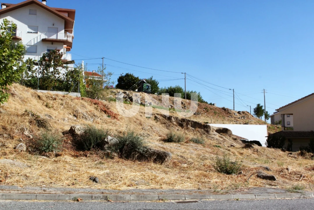 Terreno para Venda em Teixoso e Sarzedo Foto 3