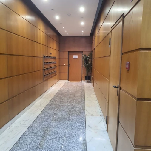 Loja para Arrendamento em Alvalade Foto 2