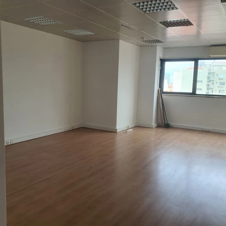 Loja para Arrendamento em Alvalade Foto 9