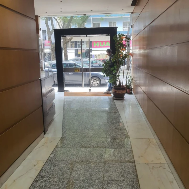 Loja para Arrendamento em Alvalade Foto 3