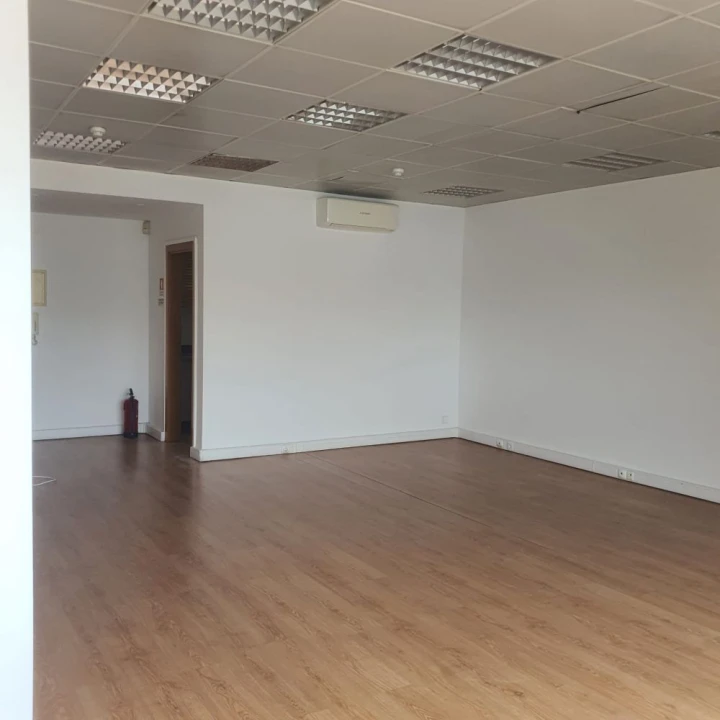 Loja para Arrendamento em Alvalade Foto 6