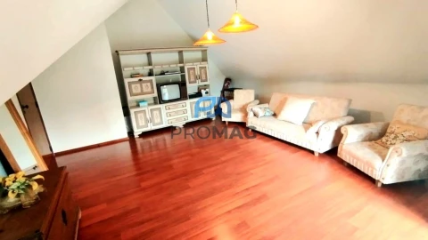 Moradia T6 para Venda em Resende